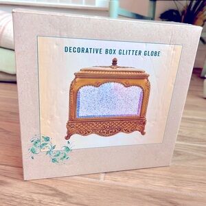 Glitter Globe Gold treasure box 👑